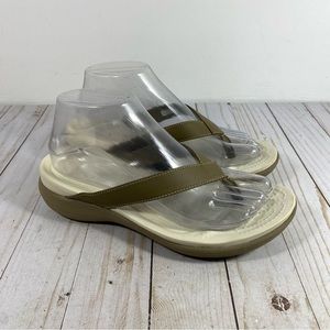 Crocs Thong Flip Flops Slip-on Sandals 7